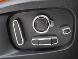 ◆パワーシート『電動パワーシートですので運転中のシート調節も安全に行えます。微調整も可能ですのであなただけのドライビングポジションを実現します。』