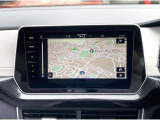 スマートフォン用アプリ[Apple CarPlay][Android Auto]対応の純正ナビ Discover Pro を装備、ラジオのほか、USB、Bluetoothハンズフリー通話にも対応。