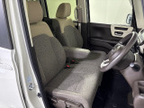■運転席にはシート高を調整できるハイトアジャスターが装備され、幅広いシートポジションの設定が可能になっております