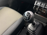 【5速MT】走りの5速MT!!ダイレクトな操作感で運転の楽しさが増し、燃費をコントロールしやすく維持費も抑えやすいです。また、構造がシンプルで故障が少なく、車との一体感を味わえる点が魅力です!