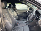 長時間の運転でも疲れを感じにくい、適度な硬さのシートです!