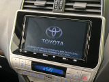 【純正9型ナビ】人気の純正ナビを装備しております。ナビの使いやすさはもちろん、オーディオ機能も充実!キャンプや旅行はもちろん、通勤や買い物など普段のドライブも楽しくなるはず♪