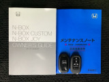 スマートキーは鍵をバッグに入れたままでもドアロックの開閉やエンジンのON・OFFができます。夜間や雨の日も鍵を探さなくて良いので便利です。
