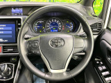 【純正革巻きステアリング】上質な革を使用することで、手にしっかり馴染みとても運転しやすいハンドルです♪