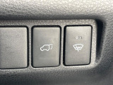 【パワーバックドア】スマートキーや運転席のボタンを押すだけでリアゲートが自動で開閉します!荷物を持っている時や、高い位置にあるバックドアを閉める際に便利な機能です♪