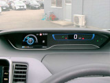 メーター左側に、様々な車両情報を表示してくれる、ディスプレイがついています。