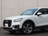 ●Audiが最初に採用したLEDポジショニングランプ。シャープなラインで昼間でも点けていたいと思うほど上品でオシャレです。夜間走行時はさらに目立ちます!
