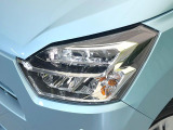【LEDヘッドライト】悪天候や夜間走行時も良好な視界を確保し安心して運転できる高輝度LEDヘッドライトを装備!点灯速度が早く、消費電力も抑えられています。