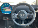 ステアリングに配置しているスイッチで、オーディオのボリュームやラジオの選局が出来ます。ハンドルを離すことなく、快適にオーディオを操作できます。