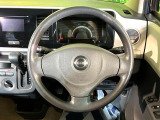 インテリアに合わせたデザインのステアリングは、運転される方のことも考え、運転しやすい形状、大きさです。是非一度、実際に触ってお確かめください。