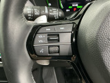 ステアリングにオーディオ操作スイッチが付いています。オーディオ画面に直接タッチしなくても操作が出来ますので、運転に集中できます。