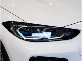 BMWの伝統の丸目4灯ヘッドライトでございます。LEDライトで視認性もよく明るく安全性の向上につながります。