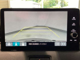 【バックカメラ】運転が苦手な方も車庫入れラクラクです!ギアをリバースに入れれば自動的に切り換わりますので、面倒な操作は不要です♪狭い駐車場もお車を傷つけず安心ですね!