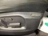 運転席はパワーシートがついており、メモリー機能もついております☆