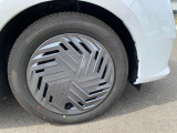 エンジンルームも綺麗に洗浄してから納車致します。普段あまり見ることが無い箇所だからこそ綺麗だと感動しますよね(*&acute;▽`*)