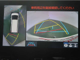 パノラミックビューモニター付きです。車両を上から見た様な映像を画面に表示。運転席からの目視だけでは見にくい、車両周辺の状況をリアルタイムでしっかり確認出来ます。