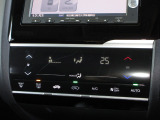 操作部に静電式タッチパネルを採用したフルオート・エアコンディショナー。Honda インターナビ同様、スマートフォン感覚の直感操作を実現しています。