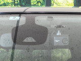 【エマージェンシーブレーキ】走行中に前方の車両等を認識し、衝突しそうな時は警報とブレーキで衝突回避と被害軽減をアシスト。より安全にドライブをお楽しみいただけます。