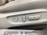 シートはパワーシートになっています。ポジションを快適な位置に調整できますよ。