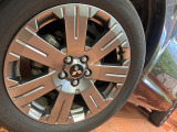 【純正18インチアルミホイール】外観にマッチした純正アルミホイールを装着しております。各種社外アルミホイールや、スタッドレスタイヤも取扱いしております。是非ご相談ください♪