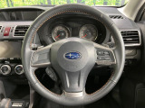 【純正革巻きステアリング】上質な革を使用することで、手にしっかり馴染みとても運転しやすいハンドルです♪