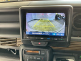 【バックカメラ】運転が苦手な方も車庫入れラクラクです!ギアをリバースに入れれば自動的に切り換わりますので、面倒な操作は不要です♪狭い駐車場もお車を傷つけず安心ですね!