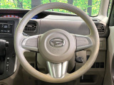 インテリアに合わせたデザインのステアリングは、運転される方のことも考え、運転しやすい形状、大きさです。是非一度、実際に触ってお確かめください。