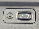 【パワーバックドア】スマートキーや運転席のボタンを押すだけでリアゲートが自動で開閉します!荷物を持っている時や、高い位置にあるバックドアを閉める際に便利な機能です♪
