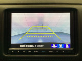 バックでの車庫入れも安心です! リアカメラが付いているバックモニター付のナビを装備しております。操作線もついており距離感も画面から確認できます。