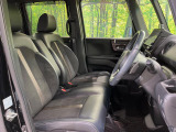 運転席シート廻りは使用感も少なく、良好な状態となっています。前オーナー様が丁寧に使っていたことがよくわかりますね。