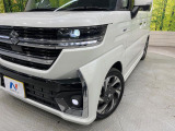【LEDヘッドライト】悪天候や夜間走行時も良好な視界を確保し安心して運転できる高輝度LEDヘッドライトを装備!点灯速度が早く、消費電力も抑えられています。