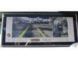 バックカメラおよびガイドライン表示が装着されていますので、車庫入れが苦手な人でもアシストしてくれます