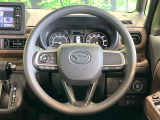 インテリアに合わせたデザインのステアリングは、運転される方のことも考え、運転しやすい形状、大きさです。是非一度、実際に触ってお確かめください。
