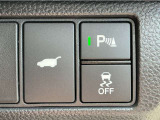 パワーテールゲートの開閉、横滑りを防ぐVSA等のスイッチ類は運転席の右側、手の届きやすい位置にあります。