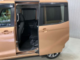 【両側オートスライドドア】子供を乗せたりするのにも隣のお車を気にせずストレスフリー★雨の日などはリモコンキーからドアの開閉ができとても便利な両側オートスライドドア★