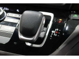 インパネシフトだから視線の移動も少なく足元もスッキリ♪運転席もゆったりしているのでゆとりを持ってドライブできますね!