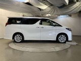 運転席側も電動スライドドアになってます。ショッピングなどでのお買い物時手がふさがっていてもドアに軽く触れるかリモコンで開閉できるので便利です!