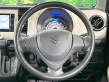 インテリアに合わせたデザインのステアリングは、運転される方のことも考え、運転しやすい形状、大きさです。是非一度、実際に触ってお確かめください。