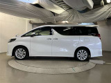 助手席側は電動スライドドアになってます。運転席やキーのリモコンで開閉できるので手が塞がっていても楽に積み降ろし出来ますよ。