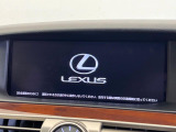 【メーカー純正ナビ】インテリアに溶け込むスタイリッシュな「専用設計」メーカーナビを装備♪視認性や操作性など基本性能にも優れ、より上質なカーライフをお楽しみいただけます。