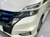 【LEDヘッドライト】悪天候や夜間走行時も良好な視界を確保し安心して運転できる高輝度LEDヘッドライトを装備!点灯速度が早く、消費電力も抑えられています。