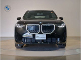 【キドニーグリル】BMWは約90年もの間、ほぼ全ての車両にひと目でBMWだと分かるこの特徴的なフロントグリルが備えられ、デザイン・アイコンとして親しまれてきました。