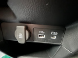 スマートフォンなどの音楽再生が可能なUSB接続ジャック装備車両です♪♪♪