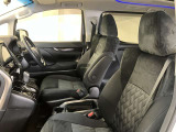 高いホールド性で運転姿勢が安定します。長距離ドライブでも疲れにくいのが魅力です。快適なドライビングライフをお送りください♪
