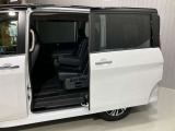 【両側ハンズフリーオートスライドドア】寝ているこどもを抱いていても、荷物を持っていても問題なし!とっても便利です♪