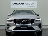 2022年モデル以降、デビュー以来初の内外装の変更を実施。グリルはよりエッジの効いたデザインとバンパーグリル下の開口部が大きくスカート部分にクロームのアクセントを入れることで豪華さを増しています。