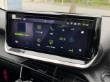 AppleCarPlay/AndroidAutoに対応するスマートフォン接続機能「Peugeotミラースクリーン」を搭載。