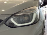 LEDヘッドライトは、点灯の瞬間から最大光量を発揮し、突然暗くなるトンネルなどでの安定感を高めます。