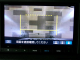 バックカメラの画像です。ガイドラインがスムースな車庫入れをサポートいたします。車庫入れの安心感がアップしますね。