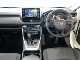 運転席周りのレイアウトをご覧ください。ナビゲーションが綺麗に装着されすっきり収まってますね!